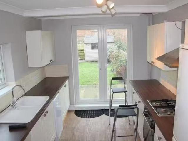 Cheap 1 BA 3 bedroom terraced house for rent in Becket Road, W.