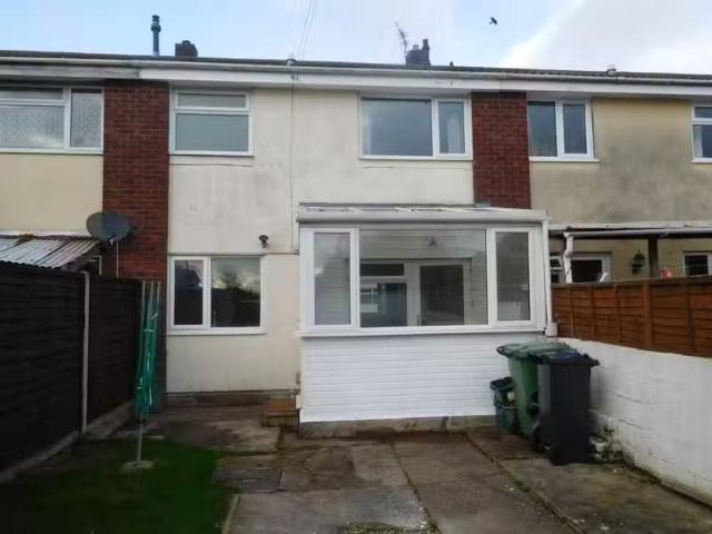 Cheap 1 BA 3 bedroom terraced house for rent in Cranham, Yate.