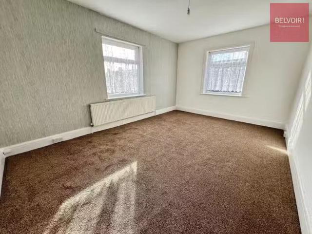 Deal! 1 BA 3 bedroom terraced house for rent in Lord Street, G.