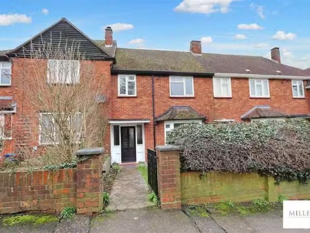 Nice 1 BA 3 bedroom terraced house for rent in Lower Swaines.