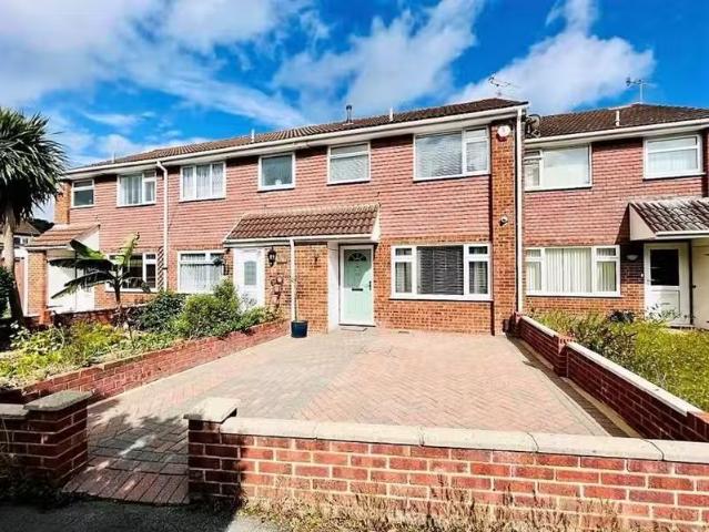 Cozy 1 BA 3 bedroom terraced house for rent in Redhoave Road.