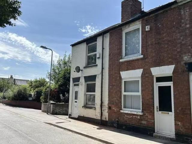Cheap 1 BA 3 bedroom terraced house for rent in Sandsfield Lan.