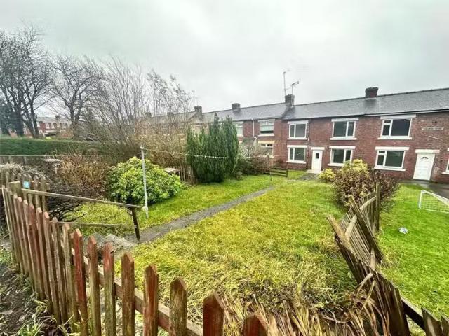 Just in! 1 BA 3 bedroom terraced house for rent in Tees Cresce.
