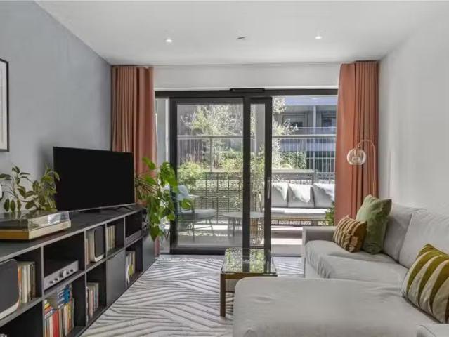 For Rent! 1 BA 1 bedroom apartment for rent in Wallis Road, Lo.