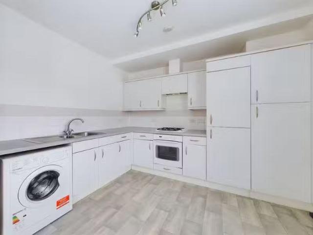 Charming 1 BA 1 bedroom apartment for rent in Godstone Road, W.