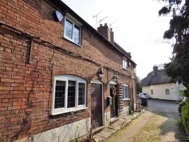 Deal! 1 BA 1 bedroom cottage for rent in Church Walk, Wellesbo.