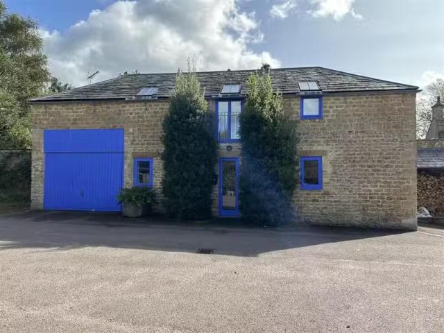 Rental! 1 BA 1 bedroom detached house for rent in Whitcombe Ro.