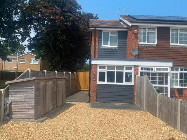 Charming 1 BA 1 bedroom end of terrace house for rent in Moorc.