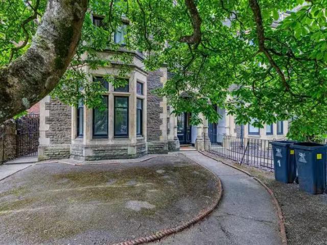 For Rent! 1 BA 1 bedroom flat for rent in Cathedral Road, Pont.