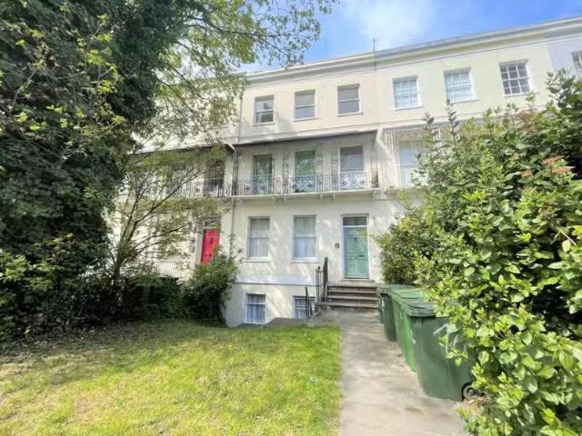 Cozy 1 BA 1 bedroom flat for rent in Evesham Road, Cheltenham.