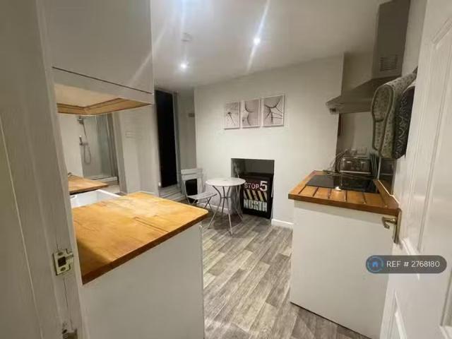 Cheap 1 BA 1 bedroom flat for rent in Friars Walk, Exeter, EX2