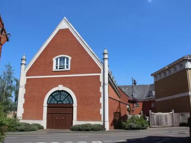For Rent! 1 BA 1 bedroom flat for rent in Hensborough, Shirley.