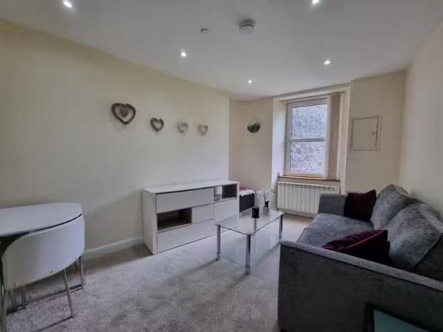 Charming 1 BA 1 bedroom flat for rent in Menzies Road, Torry.