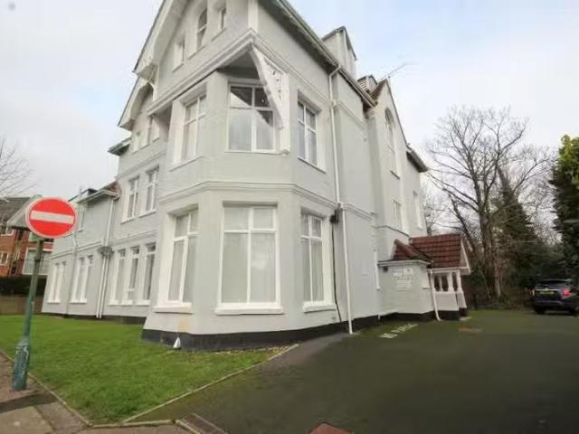 Deal! 1 BA 1 bedroom flat for rent in Pine Tree Glen, Bournemo.