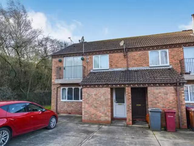 Cheap 1 BA 1 bedroom flat for rent in The Fairways, Sparthorpe.