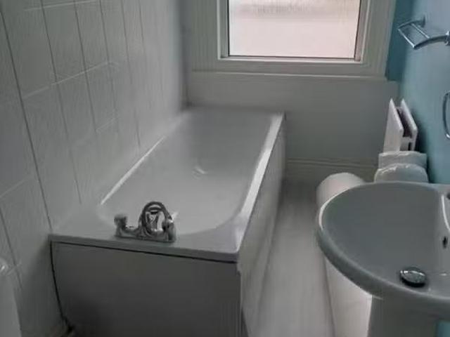 Just in! 1 BA 1 bedroom house for rent in 13A Wellsway, Bristo.