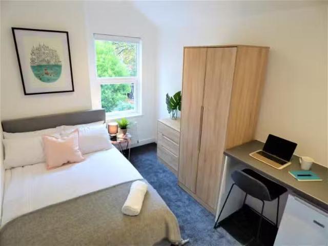 Charming 1 BA 1 bedroom house share for rent in Douglas Road.