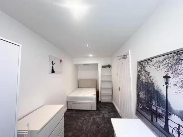 Deal! 1 BA 1 bedroom house share for rent in Ivan Street, Burn.