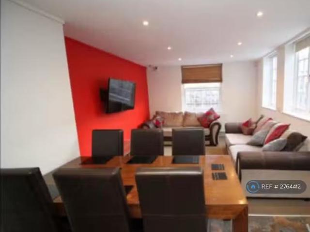 Deal! 1 BA 1 bedroom house share for rent in Portland Street.