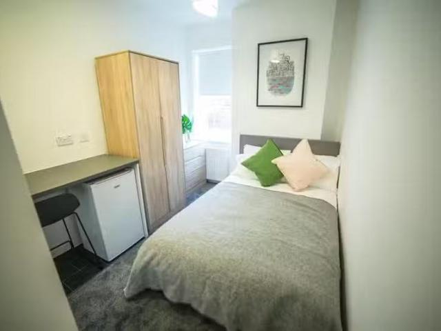 Cozy 1 BA 1 bedroom house share for rent in Vicarage Road, Sme.
