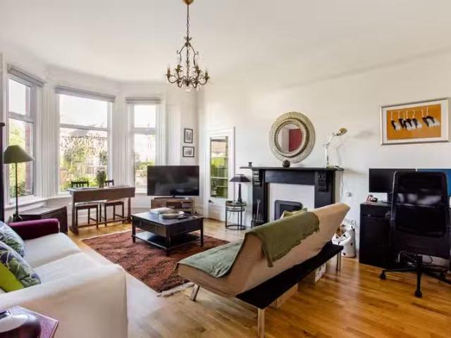 Nice 1 BA 1 bedroom property to let in 7 Park Road, Surbiton.