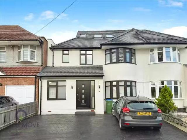 Cozy 1 BA 1 bedroom semi detached house for rent in Latham Roa.