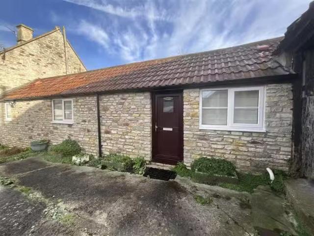 Unique 1 BA 1 bedroom terraced bungalow for rent in Court Lane.