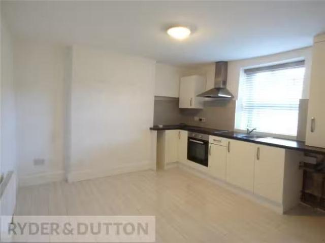 Charming 1 BA 1 bedroom terraced house for rent in Back Rings.