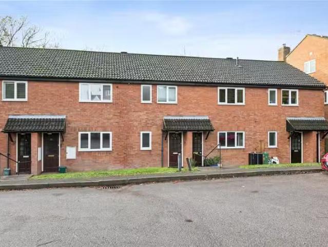 For Rent! 1 BA 2 bedroom maisonette for rent in Copper Beeches.
