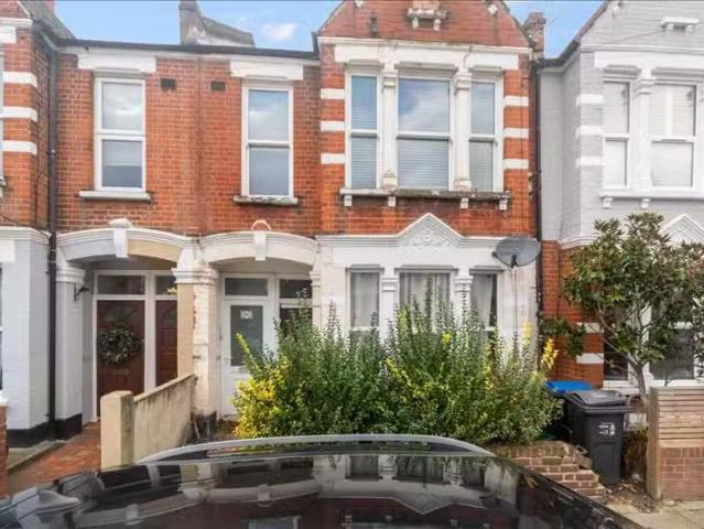 Nice 1 BA 2 bedroom maisonette for rent in Heaton Road, Mitcha.