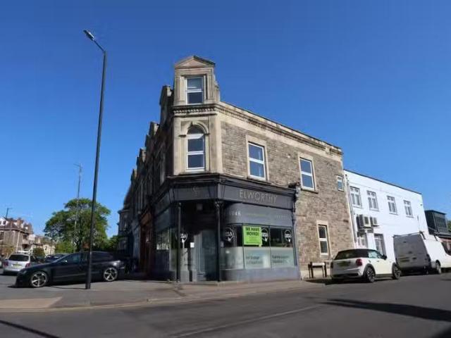 Cheap 1 BA 2 bedroom maisonette for rent in Maisonette, Redlan.