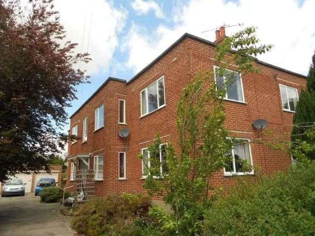Charming 1 BA 2 bedroom apartment for rent in The Avenue, Yeov.