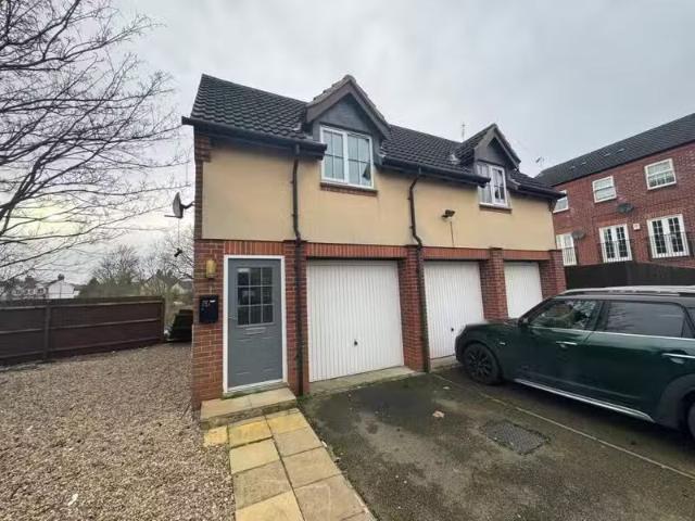Nice 1 BA 2 bedroom apartment for rent in Willowbridge Close.