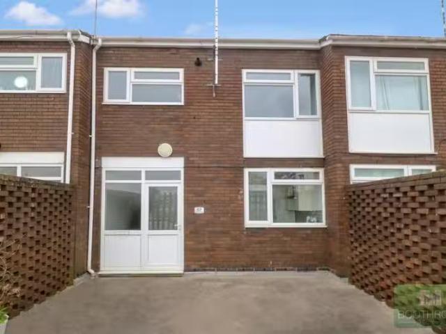 Cozy 1 BA 2 bedroom apartment for rent in Abbey Court, Kenilwo.