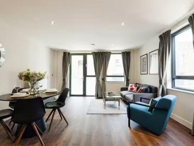 Cozy 1 BA 2 bedroom apartment for rent in Back Church Lane, Lo.