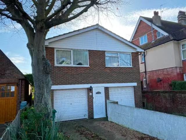 Cozy 1 BA 2 bedroom apartment for rent in Belgrave Road, Seafo.