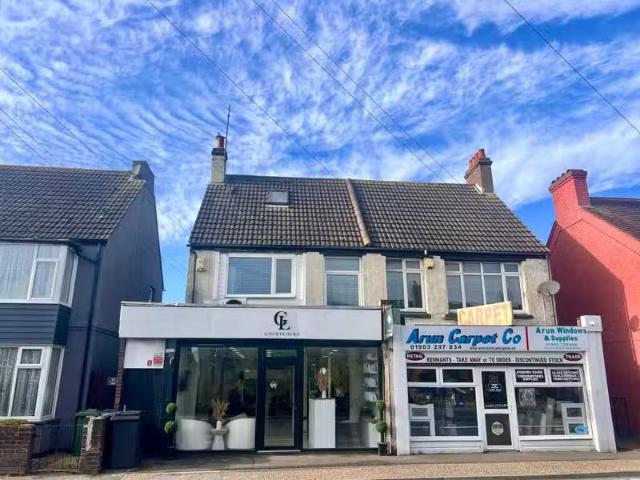 Charming 1 BA 2 bedroom apartment for rent in Horsham Road, Li.