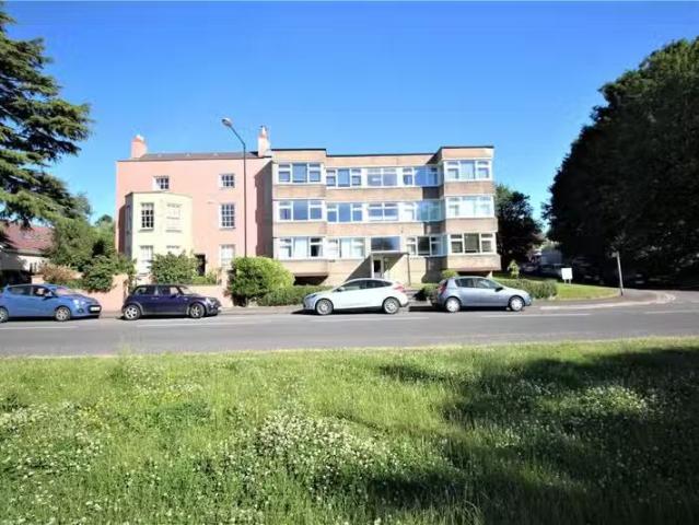Cheap 1 BA 2 bedroom apartment for rent in Newbridge House, Se.