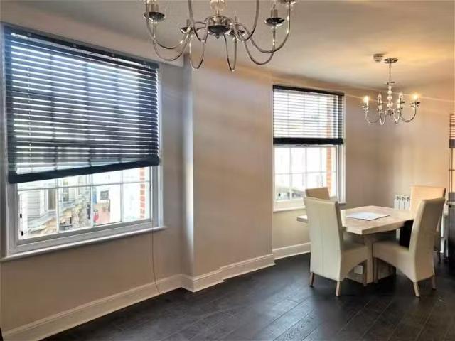 Cozy 1 BA 2 bedroom apartment for rent in Prince Albert Street.