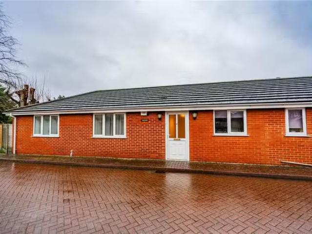 Rental! 1 BA 2 bedroom bungalow for rent in Oatfield Close, Gr.