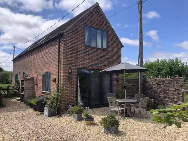 Charming 1 BA 2 bedroom barn conversion for rent in North Farm.