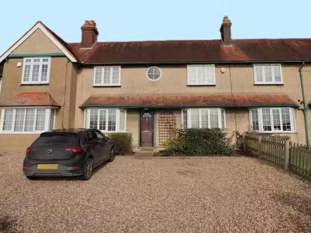 Just in! 1 BA 2 bedroom cottage for rent in Mount Road, Theydo.