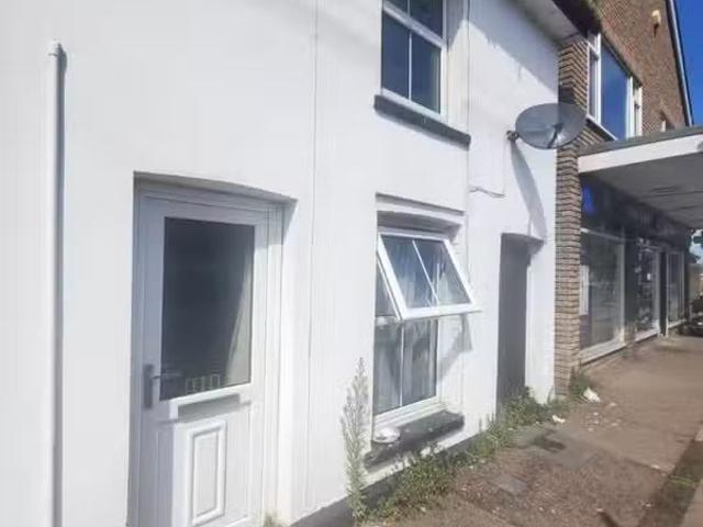Nice 1 BA 2 bedroom cottage for rent in North Road, Clacton On.