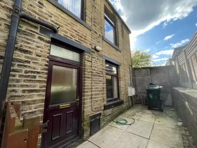 Unique 1 BA 2 bedroom end of terrace house for rent in Denholm.