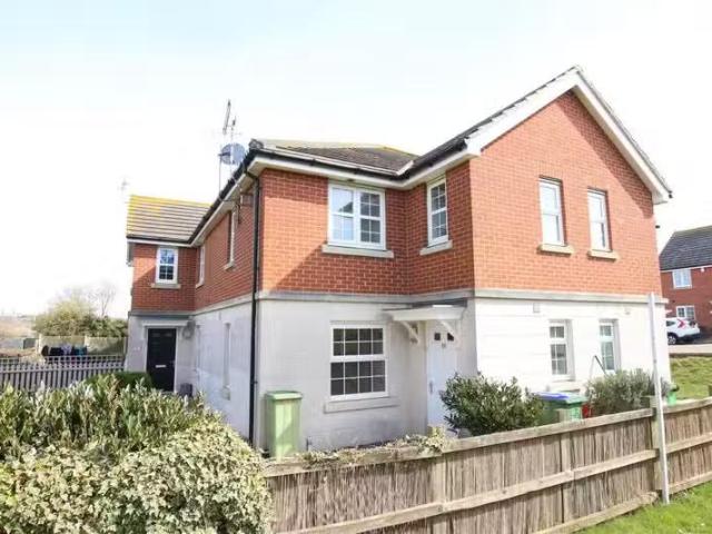 Just in! 1 BA 2 bedroom end of terrace house for rent in Flint.