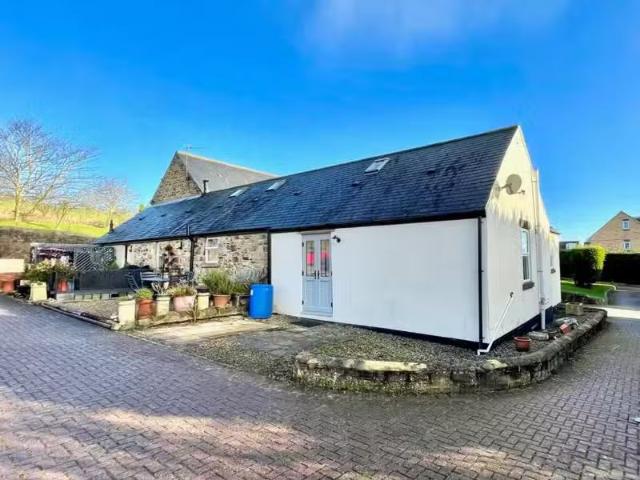 Unique 1 BA 2 bedroom end of terrace house for rent in Valley.