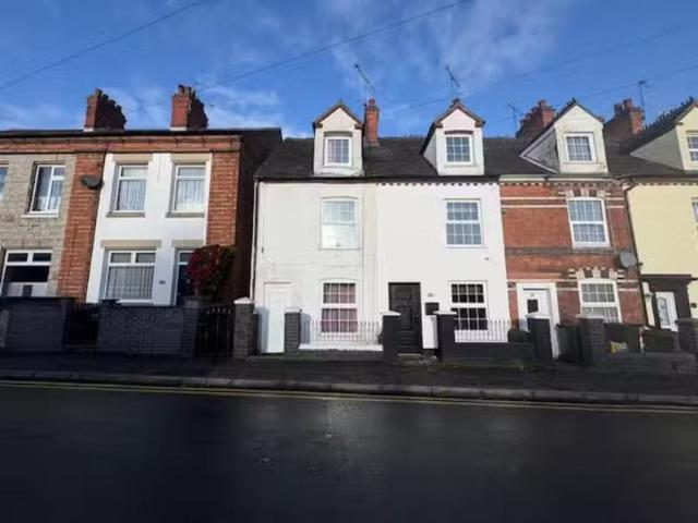 Just in! 1 BA 2 bedroom end of terrace house for rent in 24 Ch.