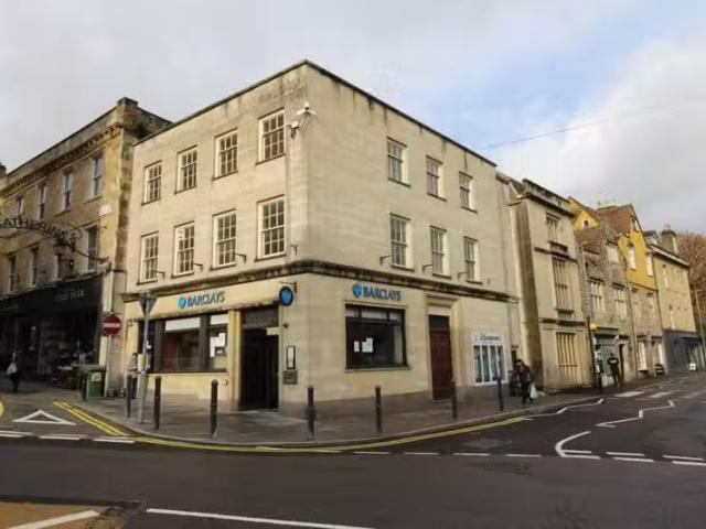 Cheap 1 BA 2 bedroom flat for rent in Cork Street, Frome, BA11