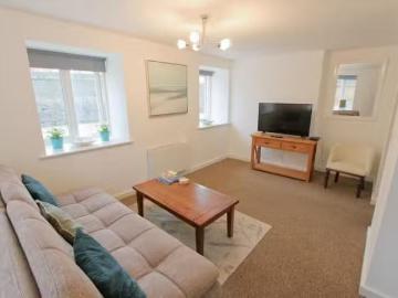 Deal! 1 BA 2 bedroom flat for rent in Champion Court, Champion.