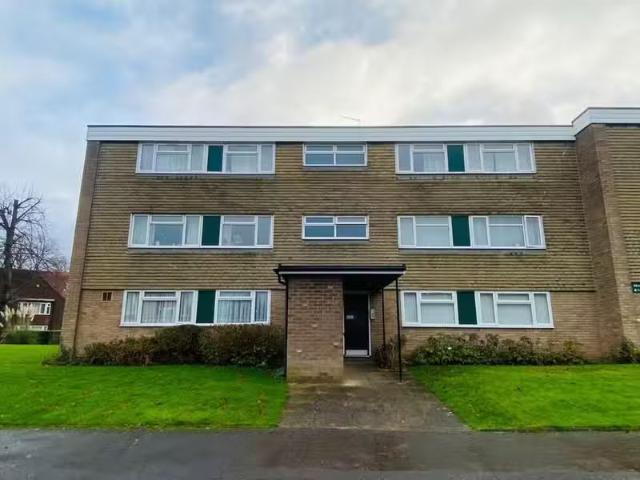 Charming 1 BA 2 bedroom flat for rent in Bracebridge Court, Me.